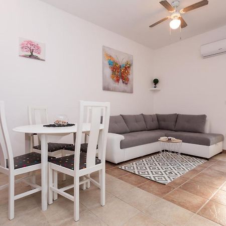 ורבניק Lara - Apartment Near The Beach מראה חיצוני תמונה