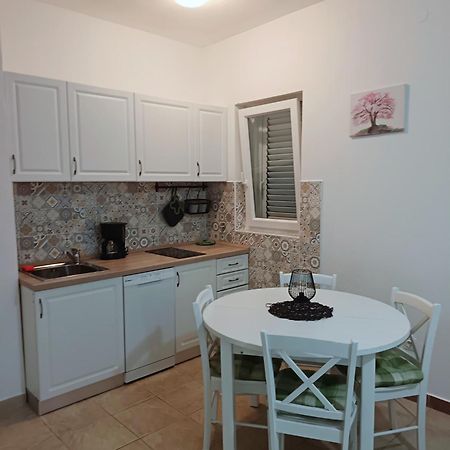 ורבניק Lara - Apartment Near The Beach מראה חיצוני תמונה